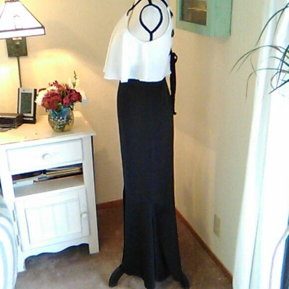 NWOT Aidan Aidan Mattox Lace-Up Halter Formal - Picture 2 of 14